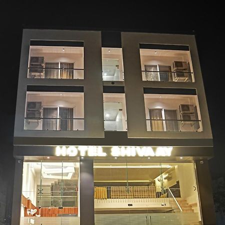 Treebo Shivaay Hotell Indore Exteriör bild