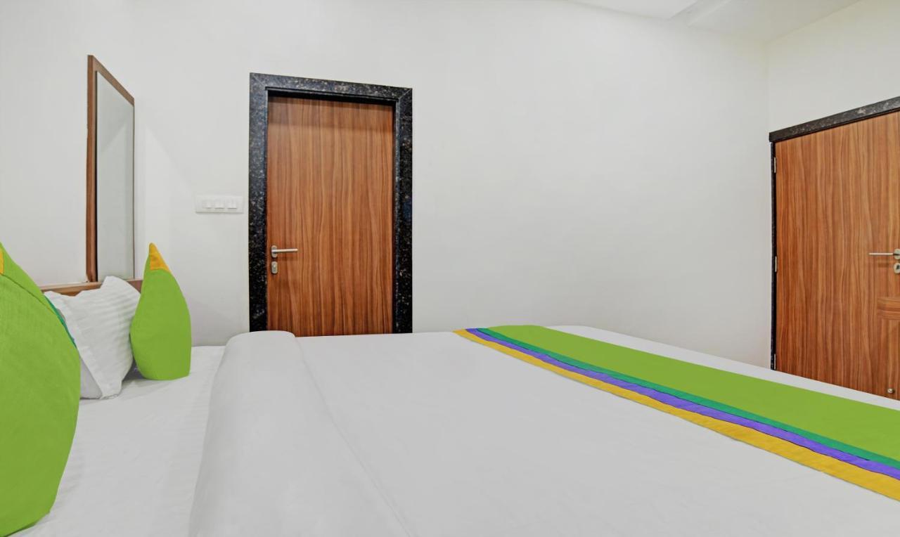 Treebo Shivaay Hotell Indore Exteriör bild