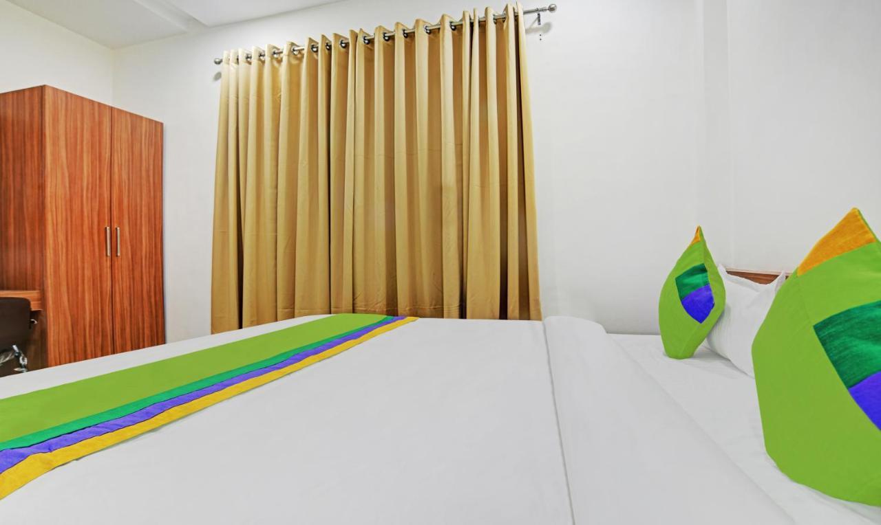 Treebo Shivaay Hotell Indore Exteriör bild