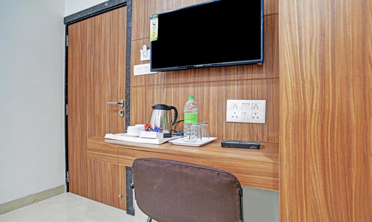 Treebo Shivaay Hotell Indore Exteriör bild