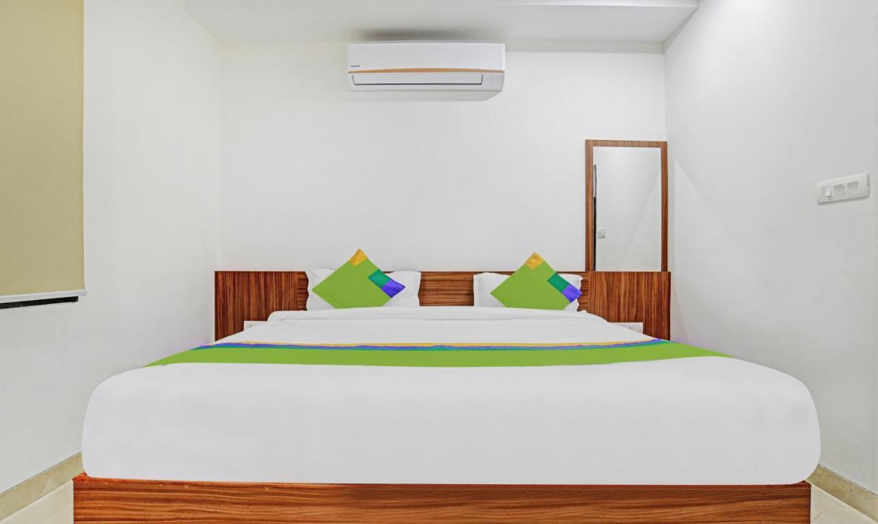 Treebo Shivaay Hotell Indore Exteriör bild