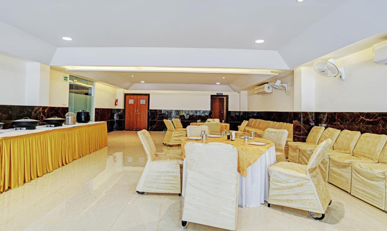 Treebo Shivaay Hotell Indore Exteriör bild