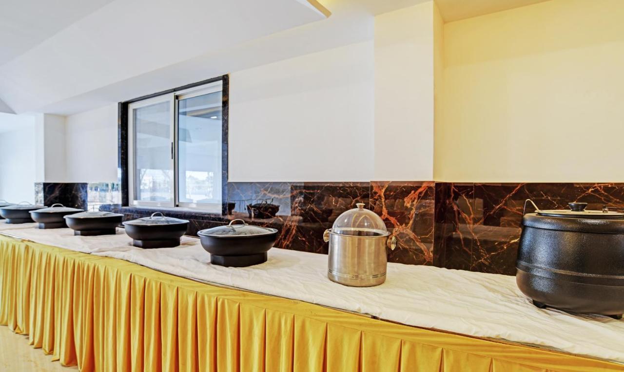 Treebo Shivaay Hotell Indore Exteriör bild