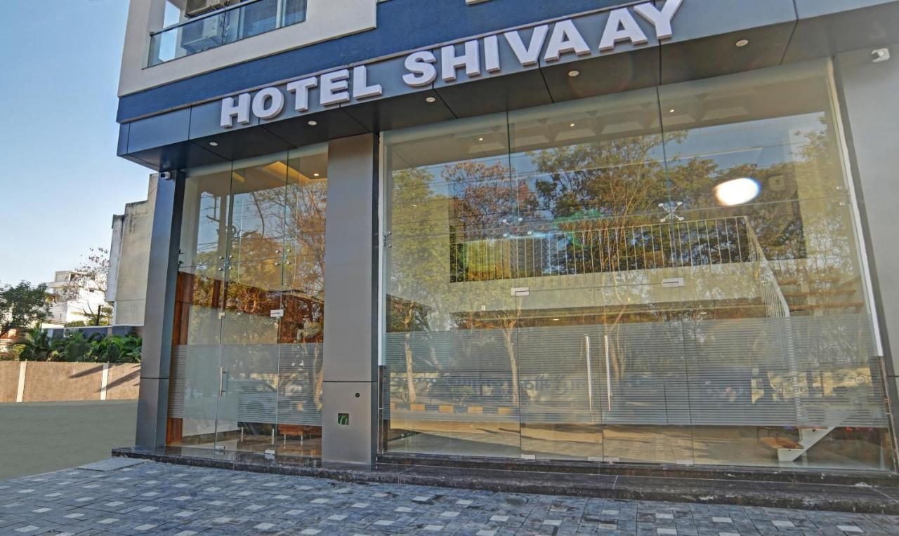 Treebo Shivaay Hotell Indore Exteriör bild