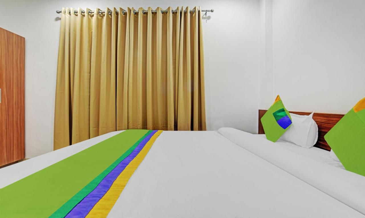 Treebo Shivaay Hotell Indore Exteriör bild