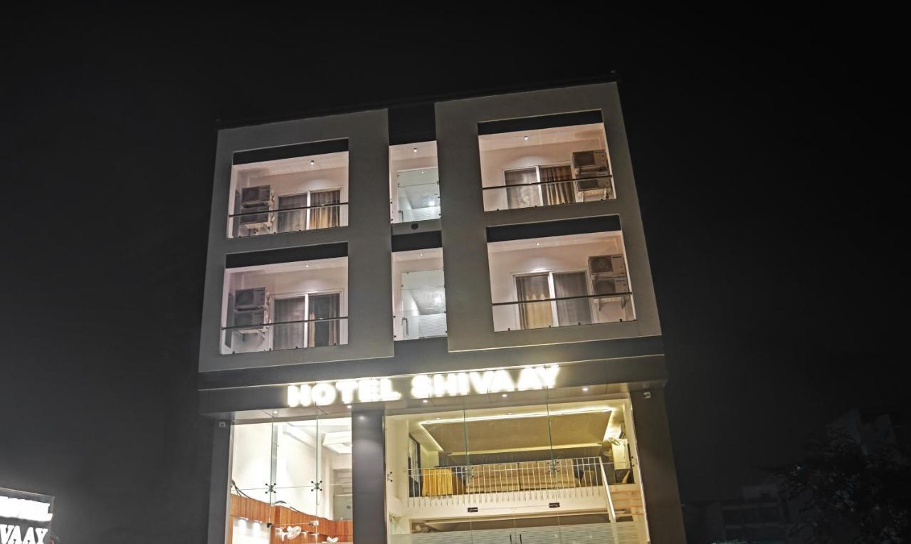 Treebo Shivaay Hotell Indore Exteriör bild