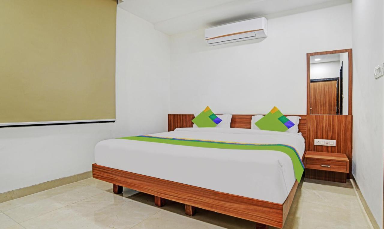 Treebo Shivaay Hotell Indore Exteriör bild