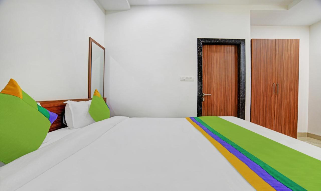 Treebo Shivaay Hotell Indore Exteriör bild