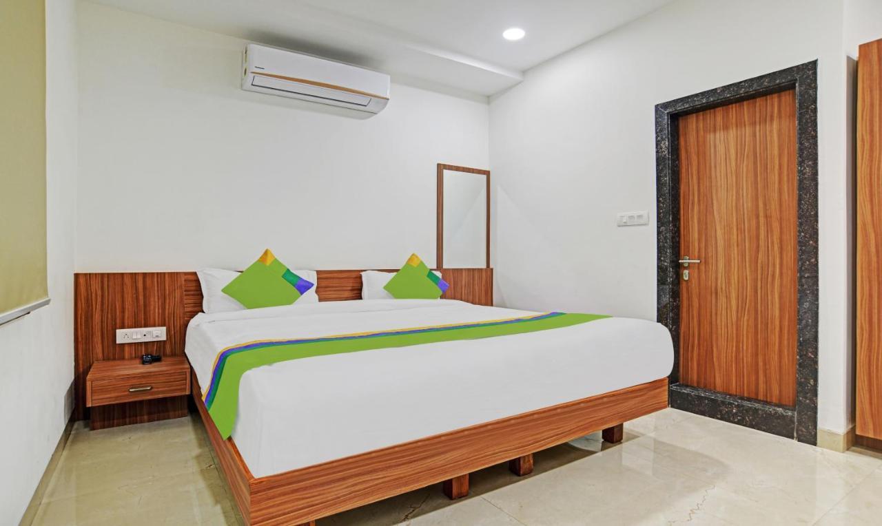 Treebo Shivaay Hotell Indore Exteriör bild