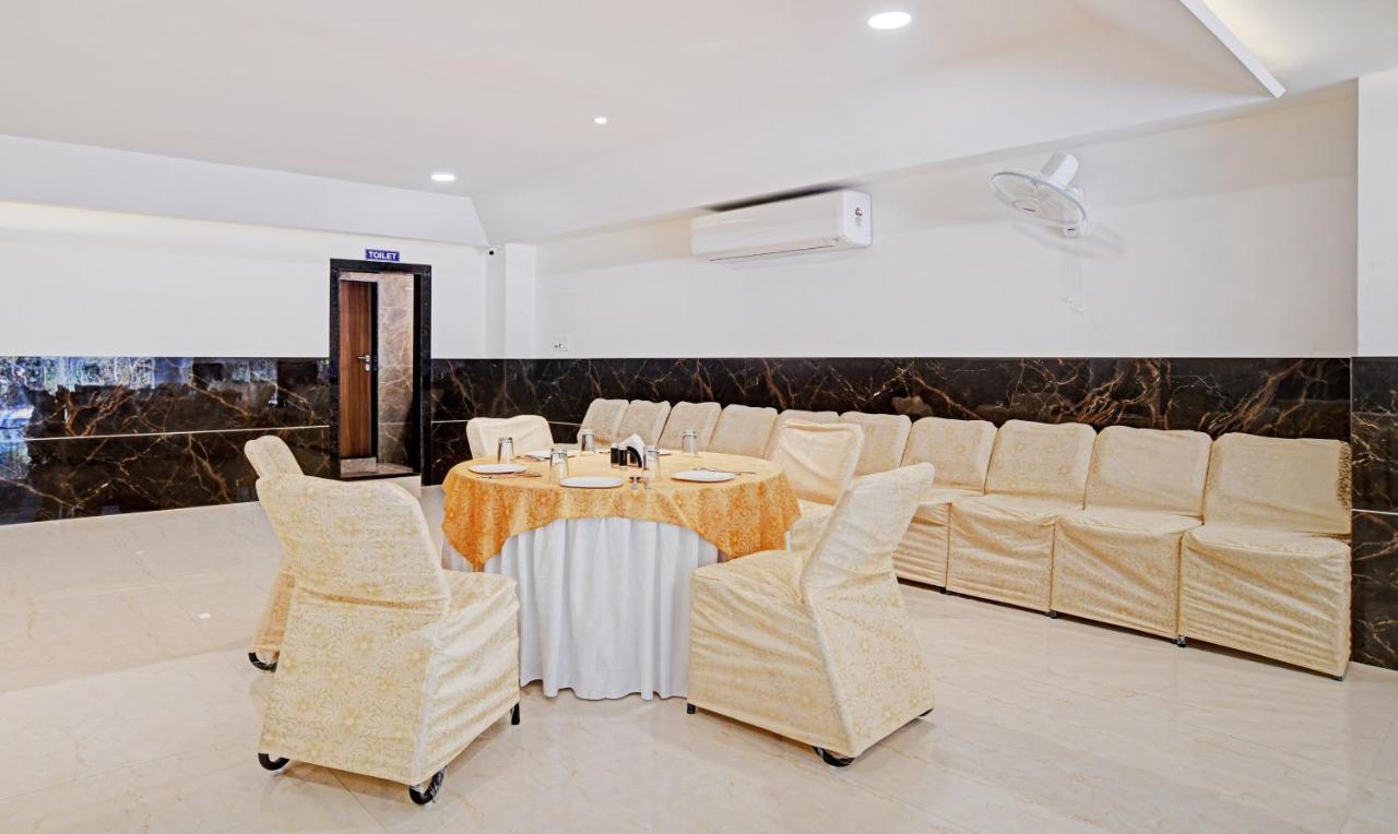 Treebo Shivaay Hotell Indore Exteriör bild