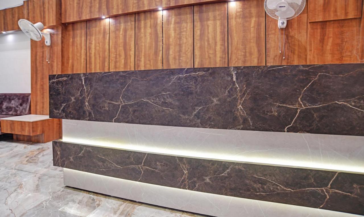 Treebo Shivaay Hotell Indore Exteriör bild